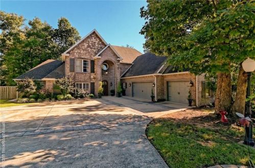 1182 Summersby Dr, Fayetteville, AR 72701-9014