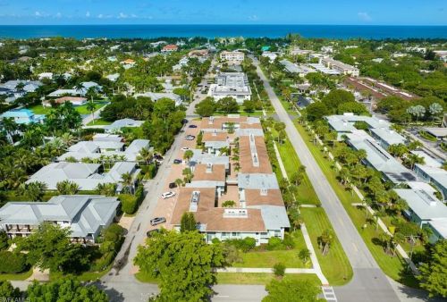 610 12th Ave, Naples, FL 34120-2303