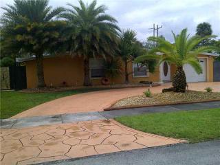 7770 179th St, Hialeah, FL 33015-2848