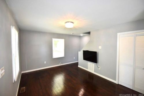 182 Dupont Pl, Bridgeport CT  06610-1451 exterior