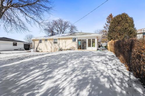 5353 Lakeview Dr, Greendale WI 53129-1930 exterior