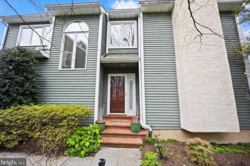 35 Horseshoe Ln, Newtown Square, PA 19073-2924