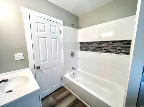 55 Raymond St, United States Coast Guard Ac CT  06320-3831 exterior