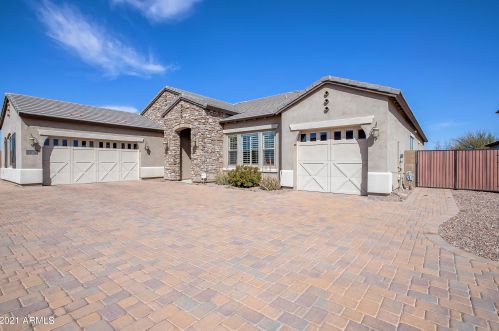 3762 White Dr, Chandler, AZ 85286