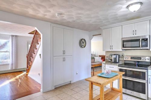 130 Pound Rd, Cumberland RI  02864-2704 exterior