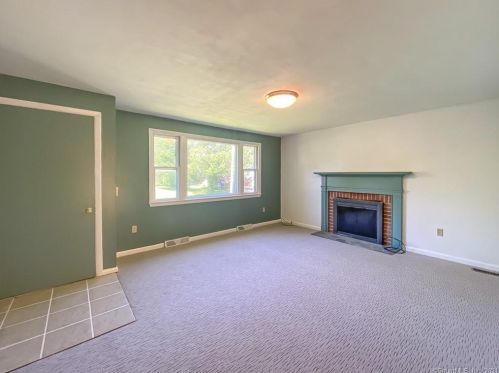 12 Aspen Ct, Norwich CT  06360-1402 exterior