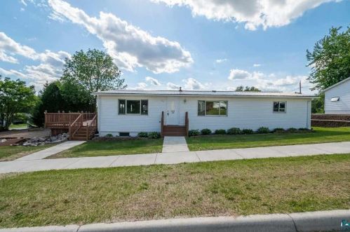 526 Lake St, Chisholm MN  55719-1334 exterior