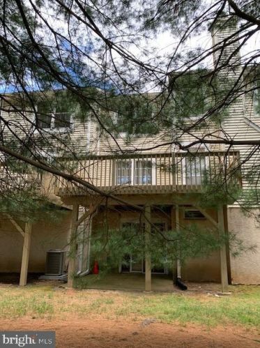 665 Croft Dr, Southampton PA  18966-4045 exterior