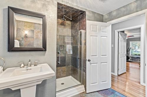 9335 Frst Hl Blvd, Dallas TX 75218-4004 exterior