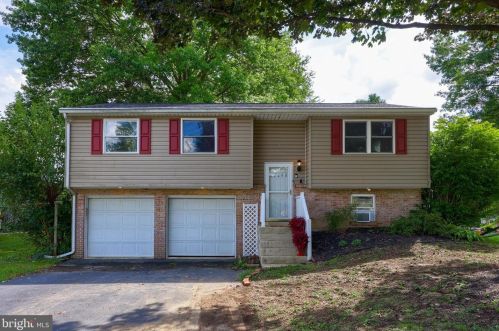 2646 Valley Dr, Lancaster, PA 17603-5967
