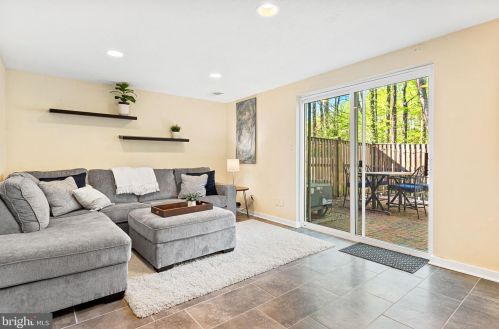 2314 Horseferry Ct, Herndon VA  20191-2718 exterior