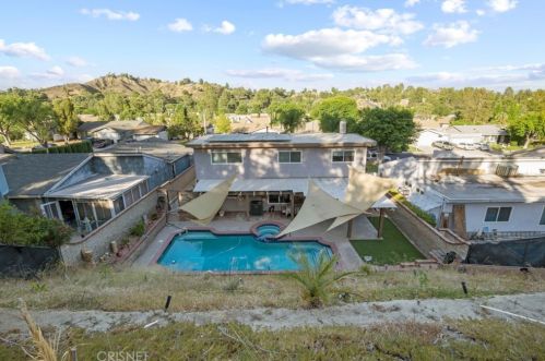 27025 Las Mananitas Dr, Santa Clarita CA  91354-2205 exterior