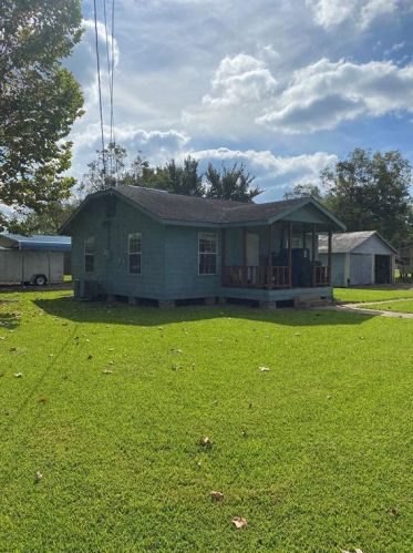 305 Bowie St, West Columbia, TX 77486-2825