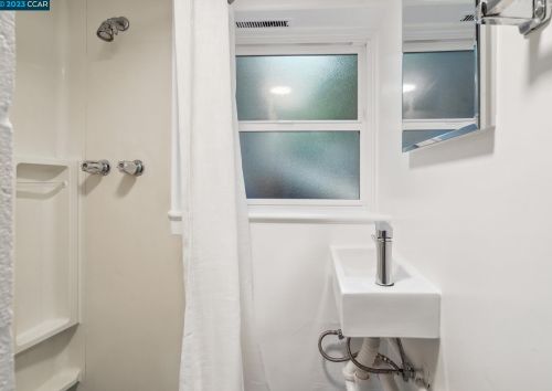 3094 Guido St, Oakland CA 94602-3526 exterior