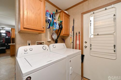 43 Bayshore Mobile Mnr, Hazlet NJ  07730-4129 exterior