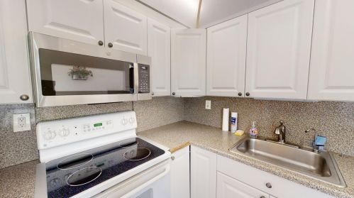 830 Flanders R, Delray Beach, FL 33484-5335
