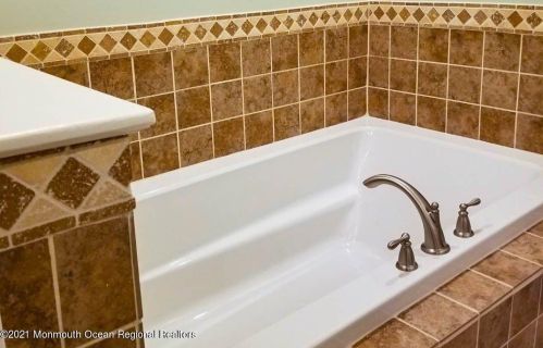 20 Pennybrook Ln, Middletown NJ  07748-3530 exterior