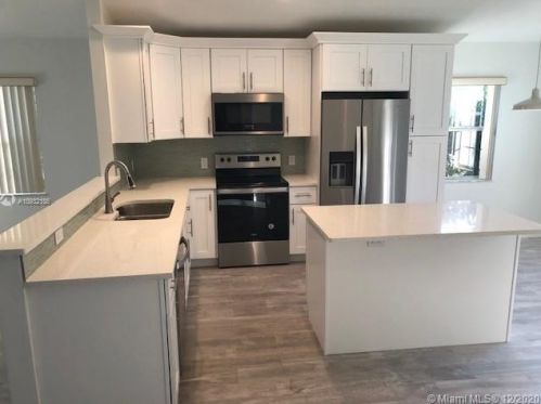 5260 Fox Trce, West Palm Beach, FL 33417-8184
