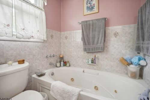 158 Norway Ln, South Plainfield NJ  07080-2810 exterior