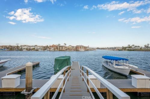 17130 Bluewater Ln, Huntington Beach, CA 92649-2934