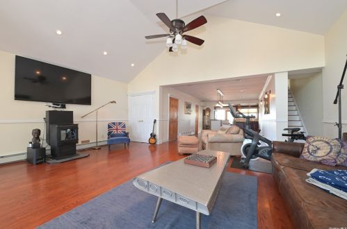 429 Cross Bay Blvd, Far Rockaway NY  11693-1056 exterior