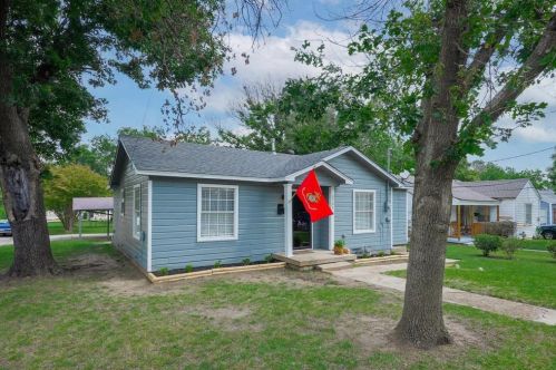 3731 Falls Dr, Dallas TX  75211-6124 exterior