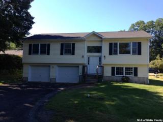 17 Apple St, Kingston, NY 12401-2803