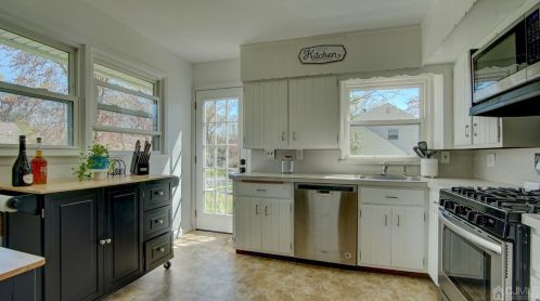 18 Sandalwood Dr, East Brunswick NJ  08816-4047 exterior