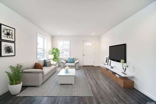 64 Henry St, Roosevelt, NY 11575-1327