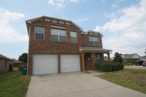 8600 Wagon Trl, Aubrey TX  76227-2216 exterior