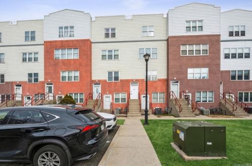 210 Fleet Ct, Bronx, NY 10473-2458