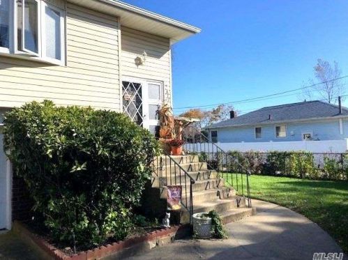 2311 Jackson Ave, Seaford, NY 11783-3223