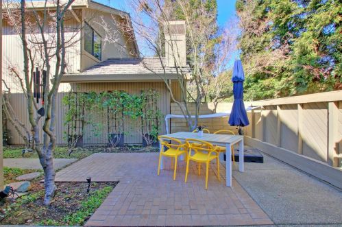 2021 Discovery Village Ln, Rancho Cordova CA  95670-3065 exterior