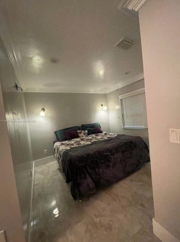 42 13th Ter, Dania Beach FL  33004-4331 exterior