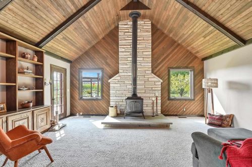 6258 Silver Hills Dr, Manitowoc, WI 54220-8307