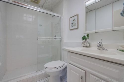 1527 Loring St, San Diego CA  92109-1765 exterior