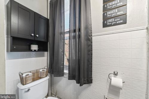 33 Mcclellan Ave, Trenton NJ 08610-6050 exterior