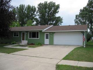 643 Appletree Ln, Moorhead MN  56560-3202 exterior