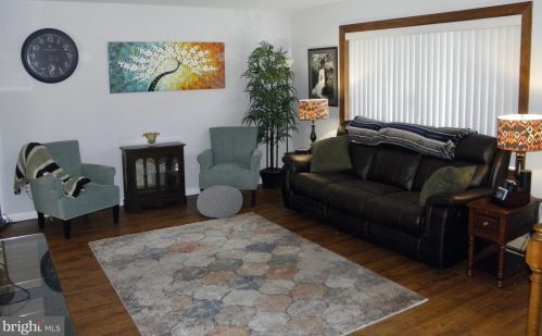11008 Keswick Rd, Philadelphia PA  19154-4137 exterior