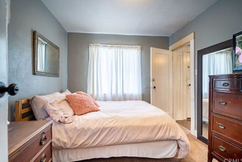 934 Washington Pl, Long Beach CA  90813-6618 exterior