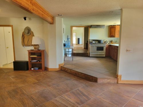 21801 Eastside Rd, Willits CA  95490-5700 exterior