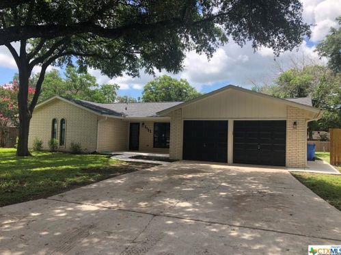 1715 Redwood St, Seguin TX  78155-5243 exterior
