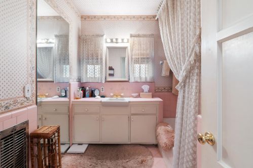 12622 Sarah St, North Hollywood CA  91604-1115 exterior