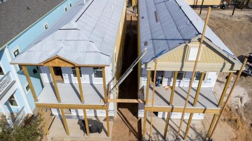 2304 Bernardo De Galvez Ave, Galveston TX 77550 exterior