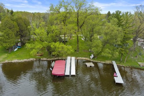 4869 Riverview Dr, Hubertus WI  53033-9777 exterior