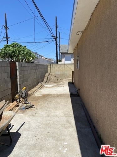 13221 Verdura Ave, Downey, CA 90242-5147