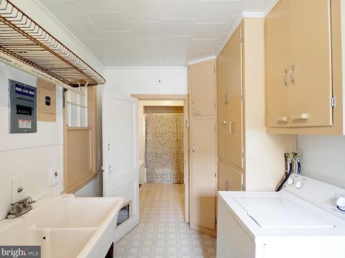 326 Liberty St, Charles Town WV  25414-1828 exterior