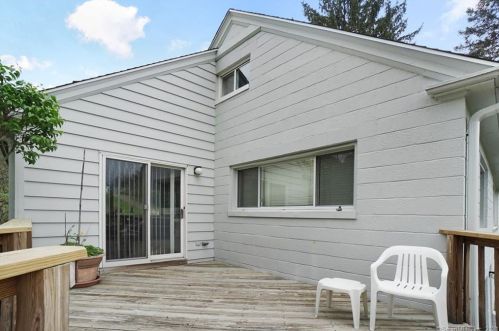 27 Green Hill Rd, North Haven CT  06473-2139 exterior