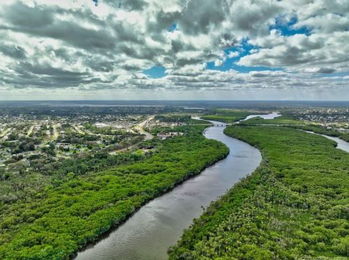 1829 Hideaway Cir, Fort Pierce FL  34952-4814 exterior