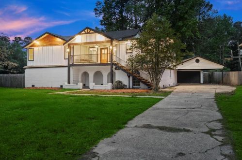 302 Brook Hollow Dr, Conroe, TX 77385-9101